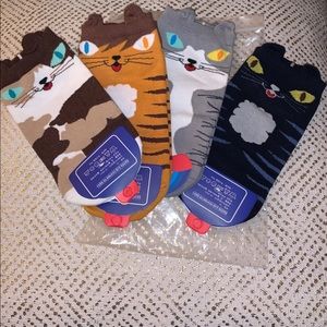 BRAND NEW KIDS CAT SOCKS SZ. M